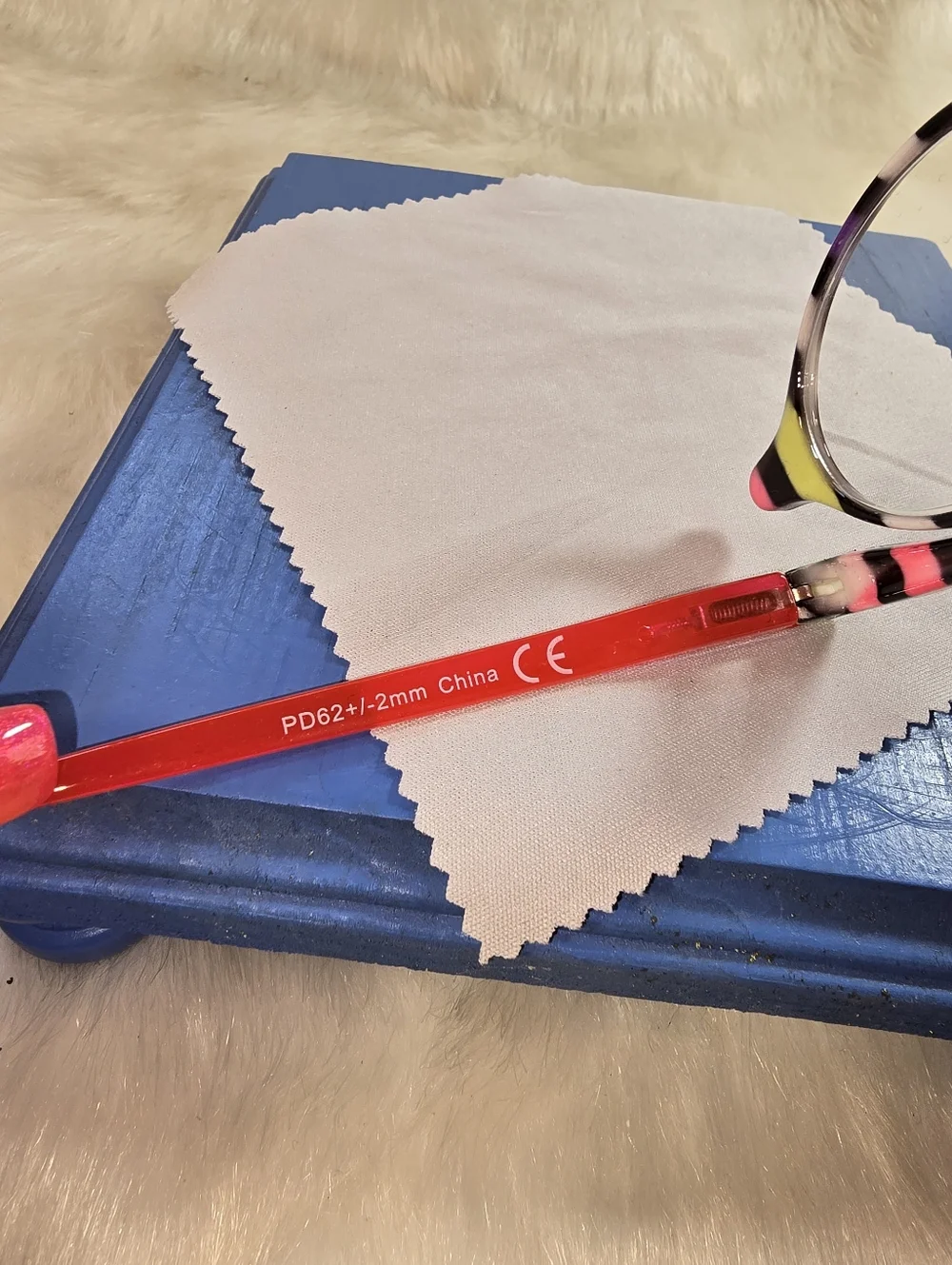Magnified Makeup Application Glasses - Multicolor